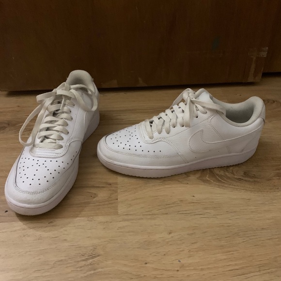 Nike sneakers - Picture 2 of 3